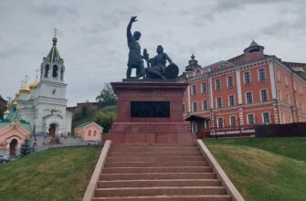 Нижегородский кремль и площадь народного единства в нижнем новгороде